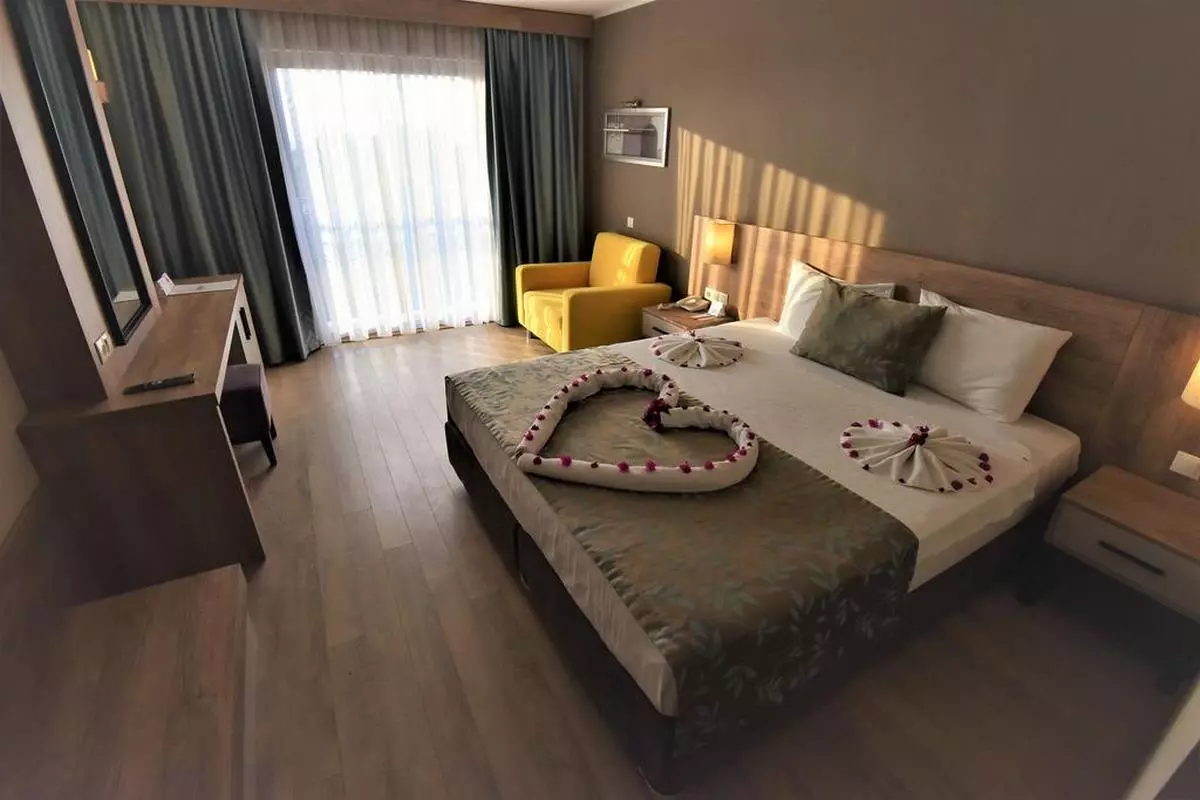 LUCIDA BEACH ROOMS (Copy).jpg